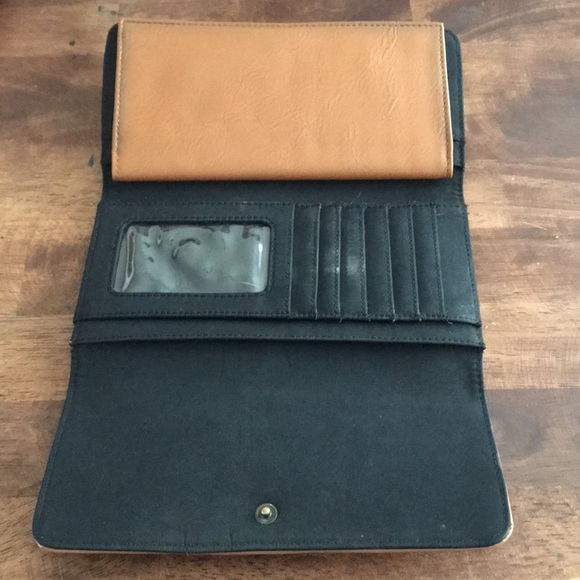 Ladies stud cross wallet - Picture 3 of 4